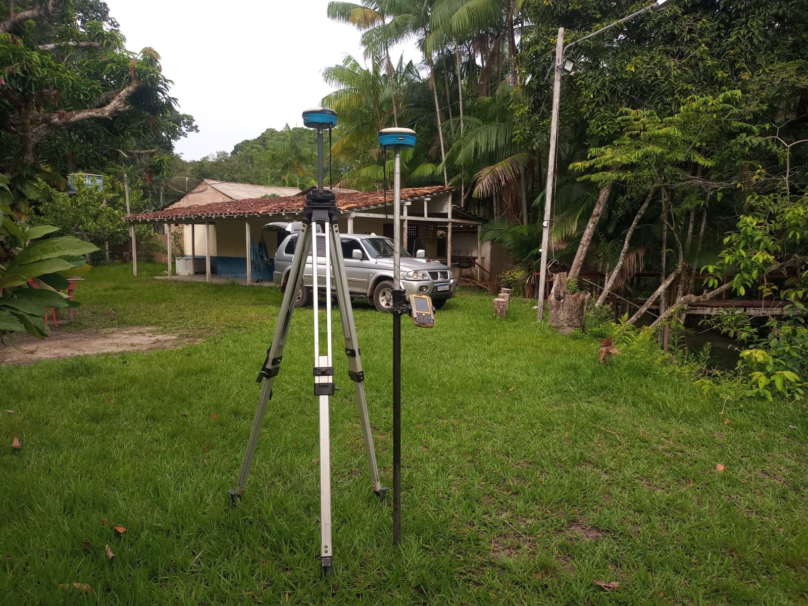 Receptores GNSS RTK em levantamento georreferenciado de imóvel rural