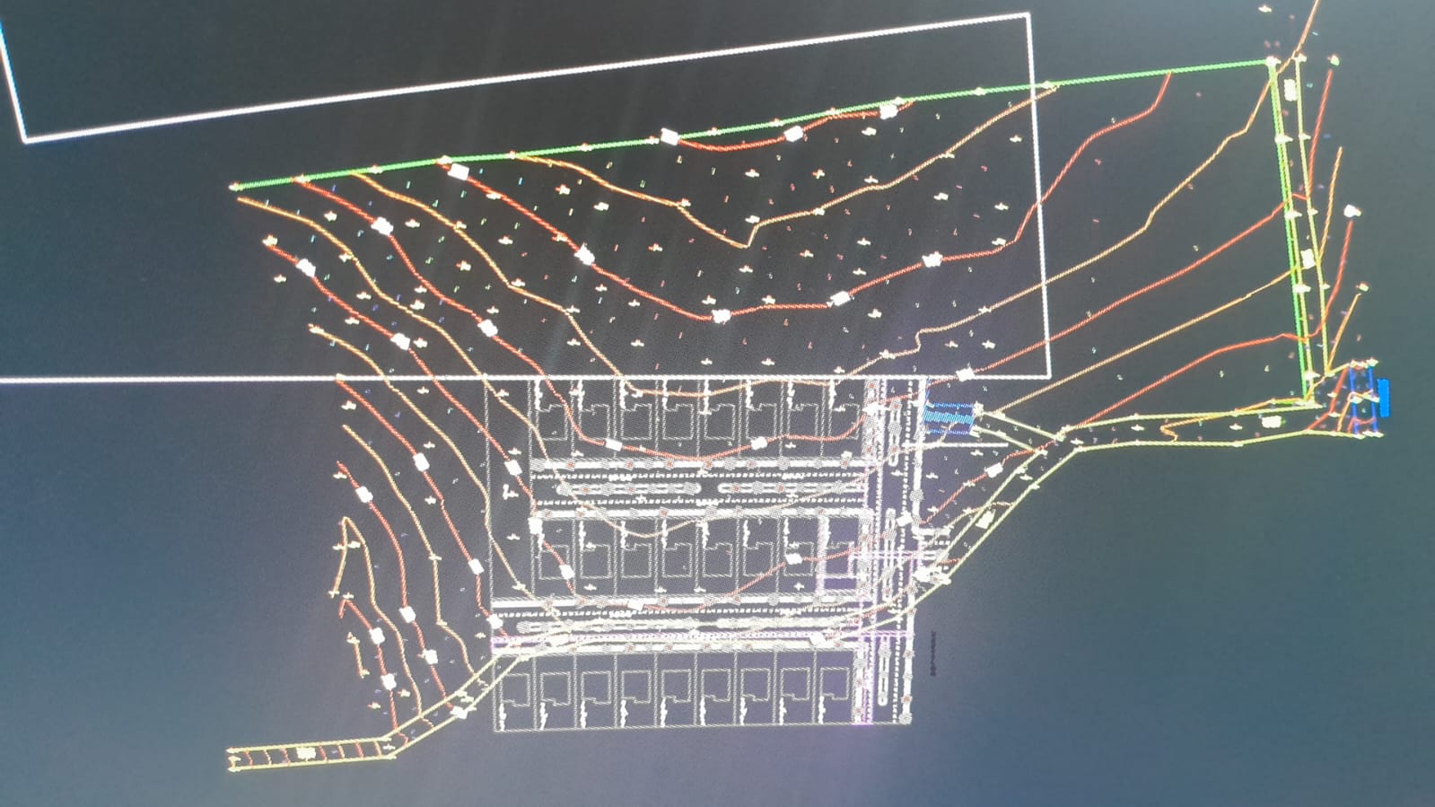 Processamento em software CAD de projeto técnico topográfico