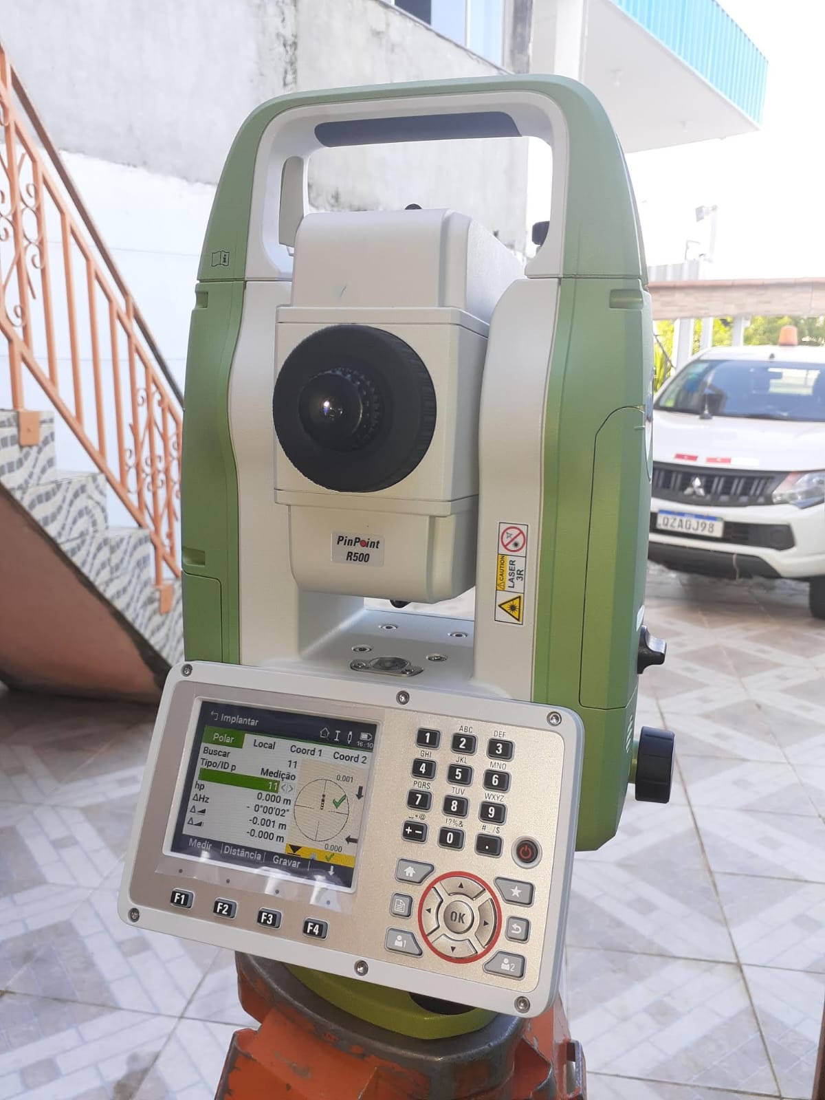 Estação total PinPoint R500 utilizada nos levantamentos
